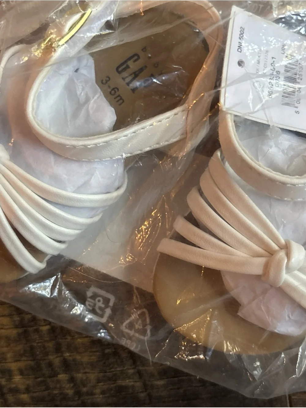 Baby gap white sandals size 2 (3-6 months)-nwt